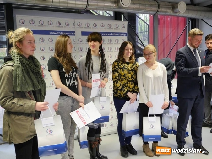 Zdjęcie w galerii na portalu naszwodzislaw.com: Start jubileuszowej wystawy prac uczniów Liceum Plastycznego wiadomości z regionu