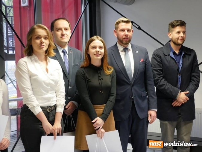 Zdjęcie w galerii na portalu naszwodzislaw.com: Start jubileuszowej wystawy prac uczniów Liceum Plastycznego wiadomości z regionu