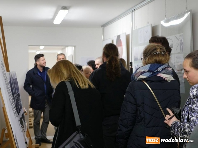 Zdjęcie w galerii na portalu naszwodzislaw.com: Start jubileuszowej wystawy prac uczniów Liceum Plastycznego wiadomości z regionu