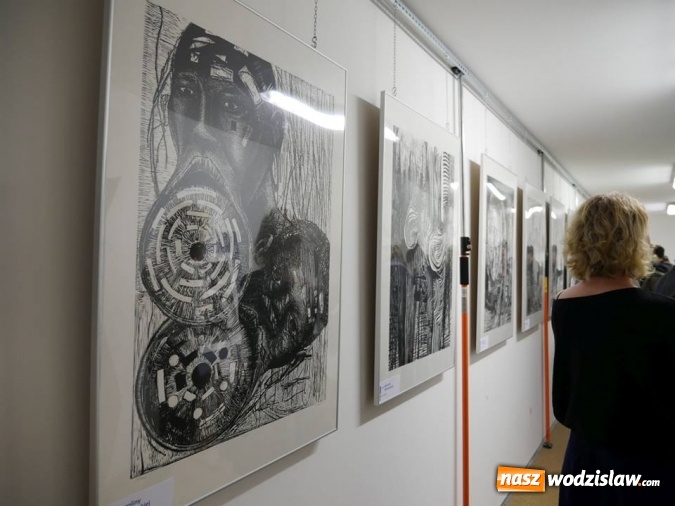 Zdjęcie w galerii na portalu naszwodzislaw.com: Start jubileuszowej wystawy prac uczniów Liceum Plastycznego wiadomości z regionu