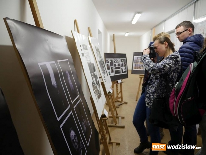 Zdjęcie w galerii na portalu naszwodzislaw.com: Start jubileuszowej wystawy prac uczniów Liceum Plastycznego wiadomości z regionu