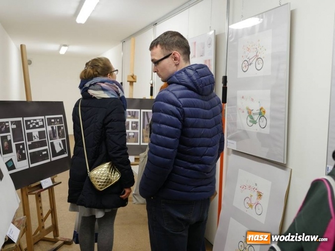 Zdjęcie w galerii na portalu naszwodzislaw.com: Start jubileuszowej wystawy prac uczniów Liceum Plastycznego wiadomości z regionu