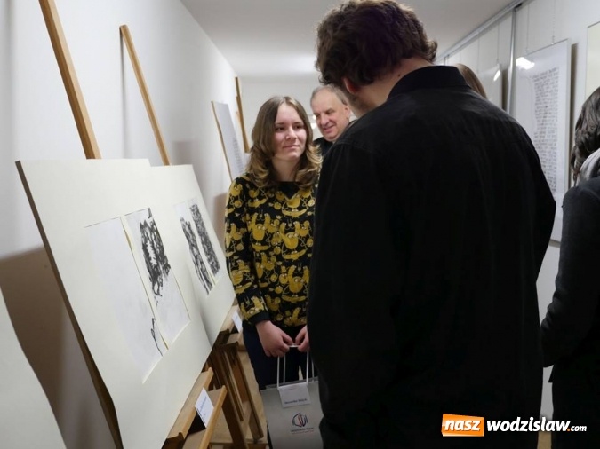 Zdjęcie w galerii na portalu naszwodzislaw.com: Start jubileuszowej wystawy prac uczniów Liceum Plastycznego wiadomości z regionu