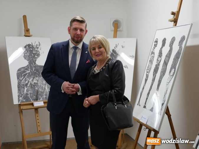 Zdjęcie w galerii na portalu naszwodzislaw.com: Start jubileuszowej wystawy prac uczniów Liceum Plastycznego wiadomości z regionu