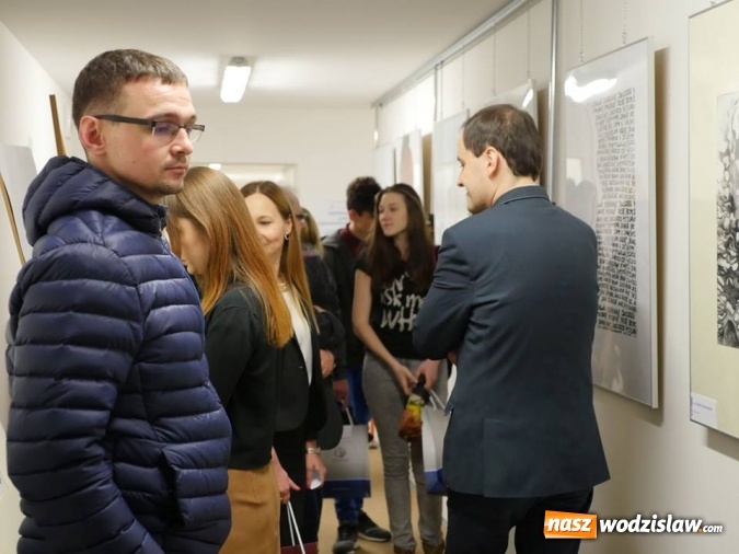 Zdjęcie w galerii na portalu naszwodzislaw.com: Start jubileuszowej wystawy prac uczniów Liceum Plastycznego wiadomości z regionu