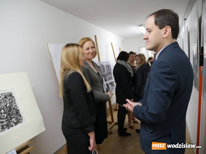 Zdjęcie w galerii na portalu naszwodzislaw.com: Start jubileuszowej wystawy prac uczniów Liceum Plastycznego wiadomości z regionu