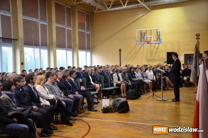 Zdjęcie w galerii na portalu naszwodzislaw.com: Maturzyści pożegnali szkoły wiadomości z regionu