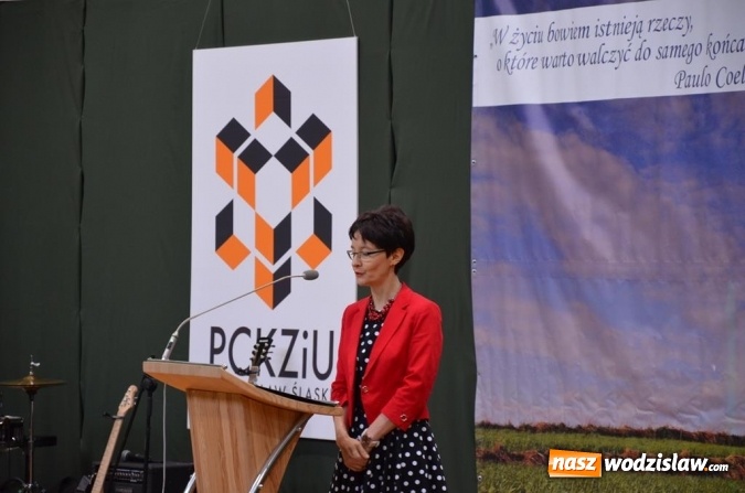 Zdjęcie w galerii na portalu naszwodzislaw.com: Maturzyści pożegnali szkoły wiadomości z regionu