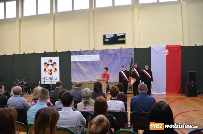 Zdjęcie w galerii na portalu naszwodzislaw.com: Maturzyści pożegnali szkoły wiadomości z regionu