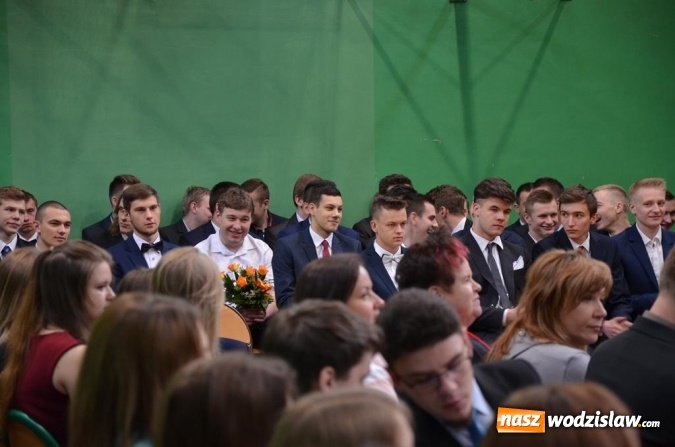 Zdjęcie w galerii na portalu naszwodzislaw.com: Maturzyści pożegnali szkoły wiadomości z regionu