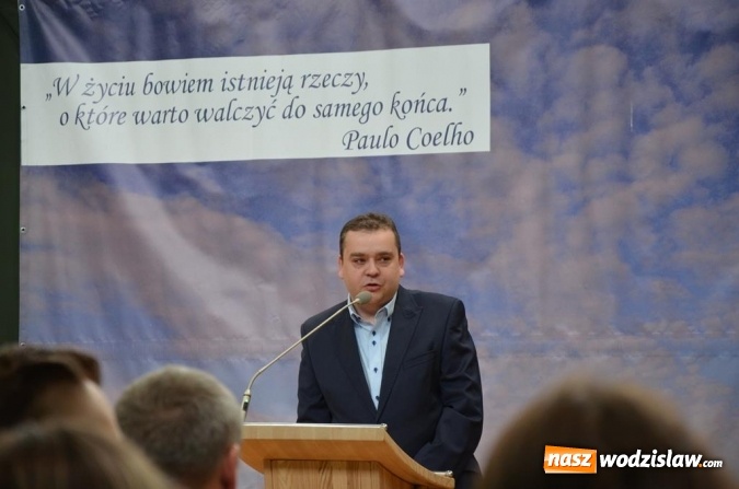 Zdjęcie w galerii na portalu naszwodzislaw.com: Maturzyści pożegnali szkoły wiadomości z regionu