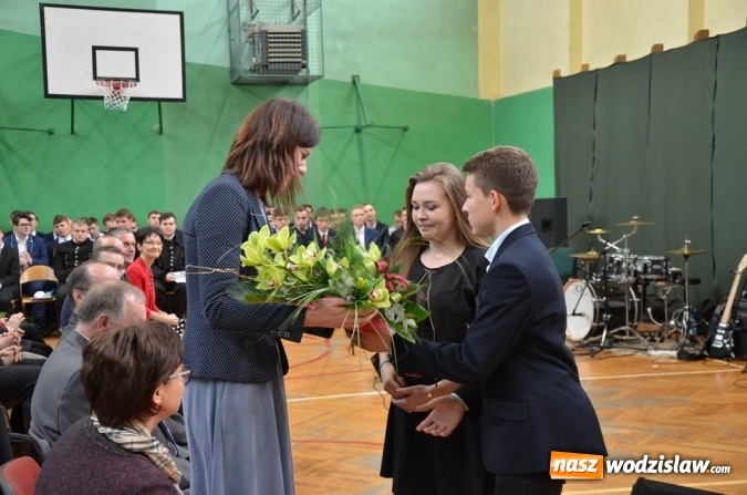 Zdjęcie w galerii na portalu naszwodzislaw.com: Maturzyści pożegnali szkoły wiadomości z regionu
