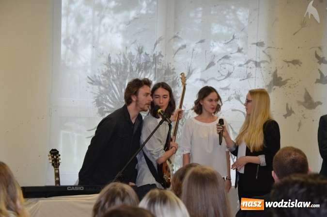 Zdjęcie w galerii na portalu naszwodzislaw.com: Maturzyści pożegnali szkoły wiadomości z regionu