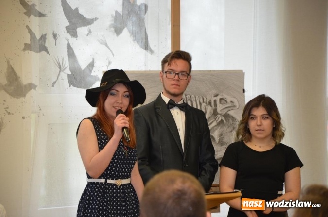 Zdjęcie w galerii na portalu naszwodzislaw.com: Maturzyści pożegnali szkoły wiadomości z regionu