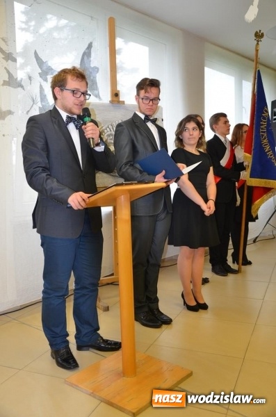 Zdjęcie w galerii na portalu naszwodzislaw.com: Maturzyści pożegnali szkoły wiadomości z regionu