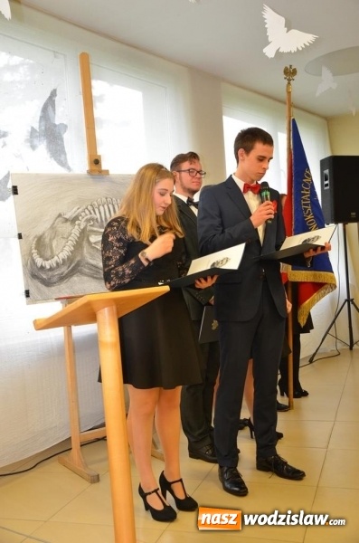 Zdjęcie w galerii na portalu naszwodzislaw.com: Maturzyści pożegnali szkoły wiadomości z regionu