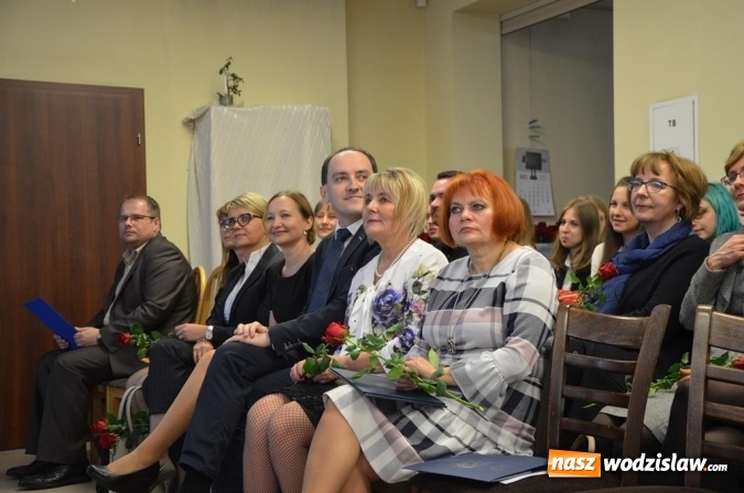 Zdjęcie w galerii na portalu naszwodzislaw.com: Maturzyści pożegnali szkoły wiadomości z regionu