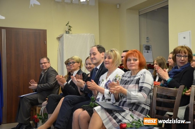 Zdjęcie w galerii na portalu naszwodzislaw.com: Maturzyści pożegnali szkoły wiadomości z regionu