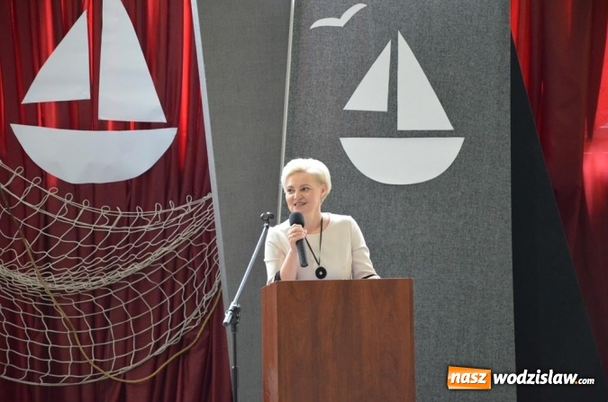 Zdjęcie w galerii na portalu naszwodzislaw.com: Maturzyści pożegnali szkoły wiadomości z regionu