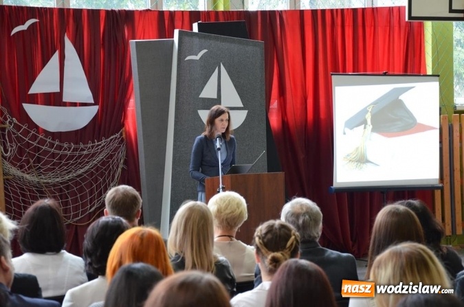Zdjęcie w galerii na portalu naszwodzislaw.com: Maturzyści pożegnali szkoły wiadomości z regionu