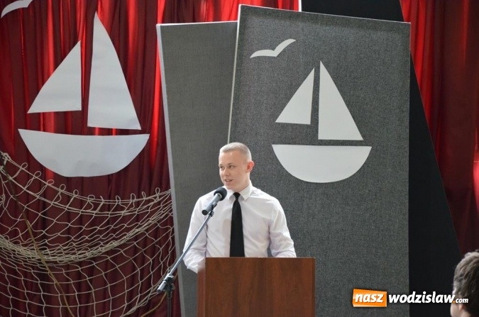 Zdjęcie w galerii na portalu naszwodzislaw.com: Maturzyści pożegnali szkoły wiadomości z regionu
