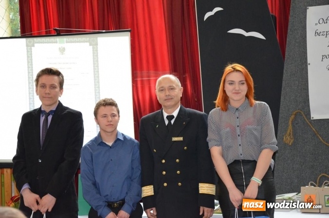 Zdjęcie w galerii na portalu naszwodzislaw.com: Maturzyści pożegnali szkoły wiadomości z regionu