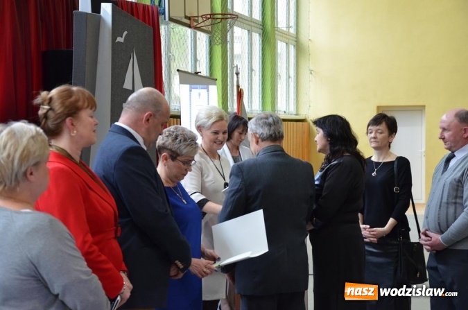 Zdjęcie w galerii na portalu naszwodzislaw.com: Maturzyści pożegnali szkoły wiadomości z regionu