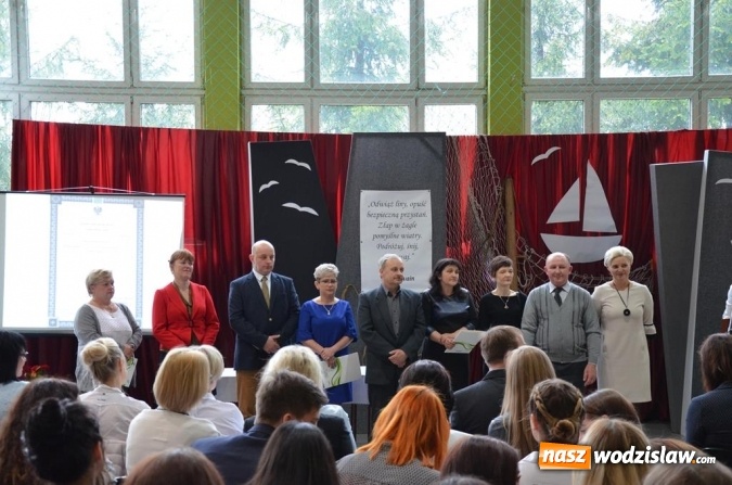 Zdjęcie w galerii na portalu naszwodzislaw.com: Maturzyści pożegnali szkoły wiadomości z regionu
