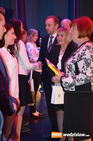 Zdjęcie w galerii na portalu naszwodzislaw.com: Maturzyści pożegnali szkoły wiadomości z regionu