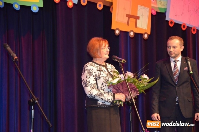 Zdjęcie w galerii na portalu naszwodzislaw.com: Maturzyści pożegnali szkoły wiadomości z regionu