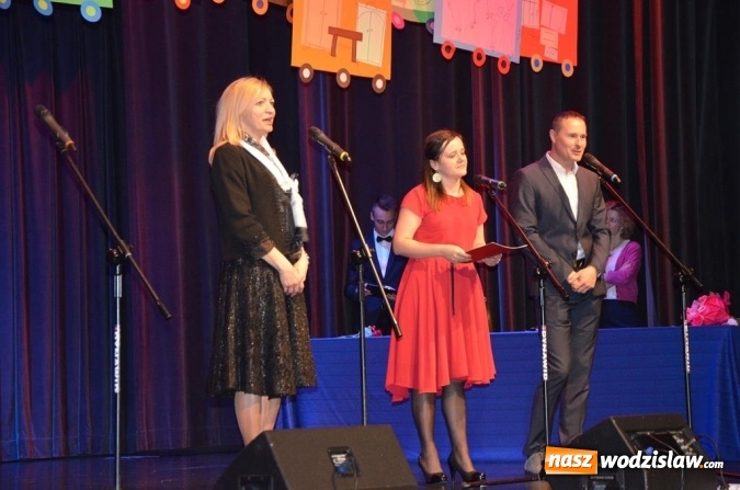 Zdjęcie w galerii na portalu naszwodzislaw.com: Maturzyści pożegnali szkoły wiadomości z regionu