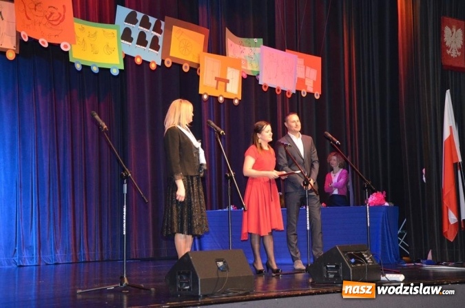 Zdjęcie w galerii na portalu naszwodzislaw.com: Maturzyści pożegnali szkoły wiadomości z regionu