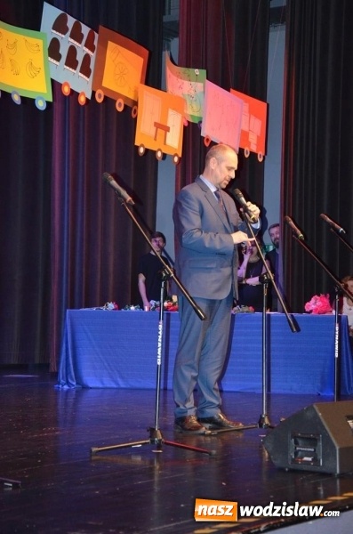 Zdjęcie w galerii na portalu naszwodzislaw.com: Maturzyści pożegnali szkoły wiadomości z regionu