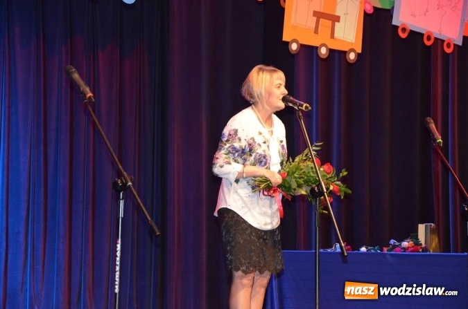 Zdjęcie w galerii na portalu naszwodzislaw.com: Maturzyści pożegnali szkoły wiadomości z regionu