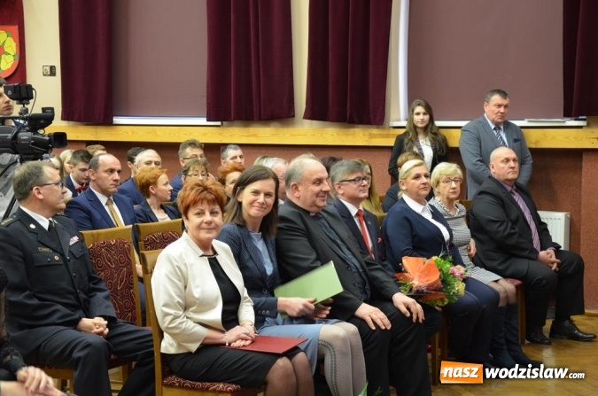 Zdjęcie w galerii na portalu naszwodzislaw.com: Maturzyści pożegnali szkoły wiadomości z regionu