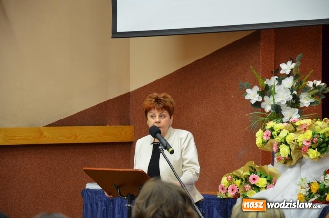 Zdjęcie w galerii na portalu naszwodzislaw.com: Maturzyści pożegnali szkoły wiadomości z regionu