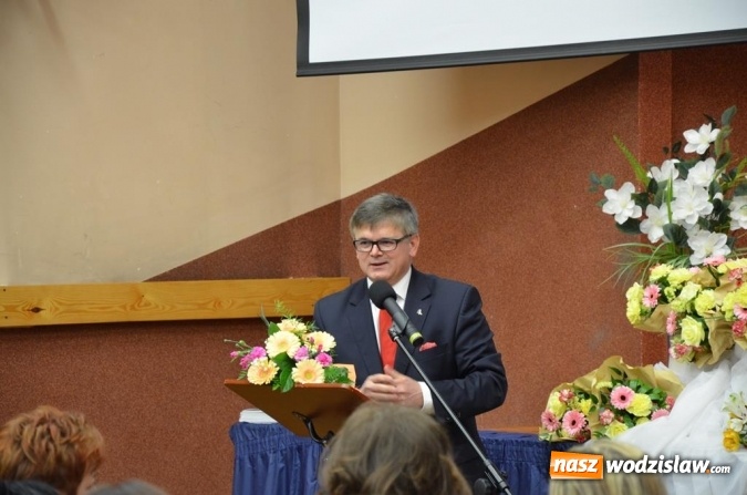 Zdjęcie w galerii na portalu naszwodzislaw.com: Maturzyści pożegnali szkoły wiadomości z regionu