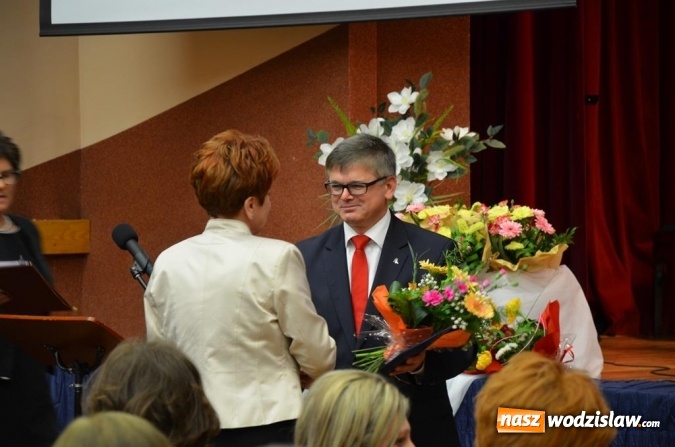 Zdjęcie w galerii na portalu naszwodzislaw.com: Maturzyści pożegnali szkoły wiadomości z regionu