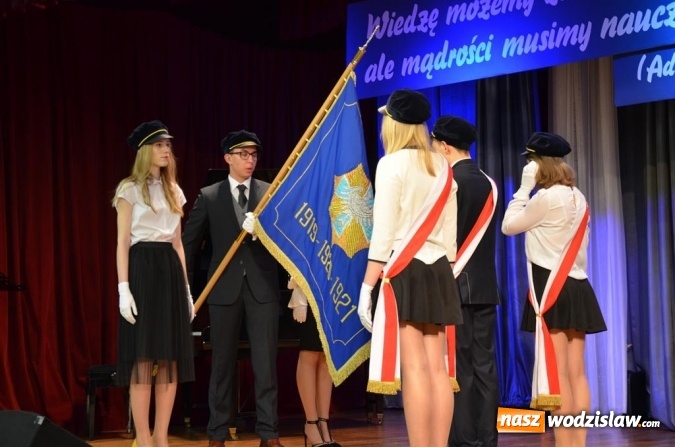 Zdjęcie w galerii na portalu naszwodzislaw.com: Maturzyści pożegnali szkoły wiadomości z regionu