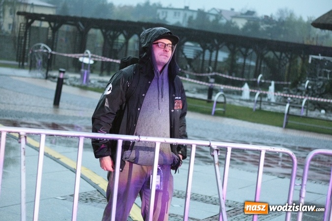 Zdjęcie w galerii na portalu naszwodzislaw.com: Grupa Piersi zagrała dla Oliwii Nalepki wiadomości z regionu