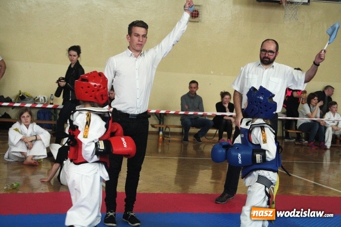 Zdjęcie w galerii na portalu naszwodzislaw.com: Walczą o puchar w&oacute;jta Marklowic wiadomości z regionu