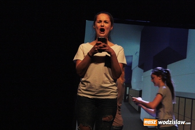 Zdjęcie w galerii na portalu naszwodzislaw.com: Jak odnaleźć się w cyberrzeczywistości? Teatr Szydło o nowych technologiach na scenie WCK wiadomości z regionu