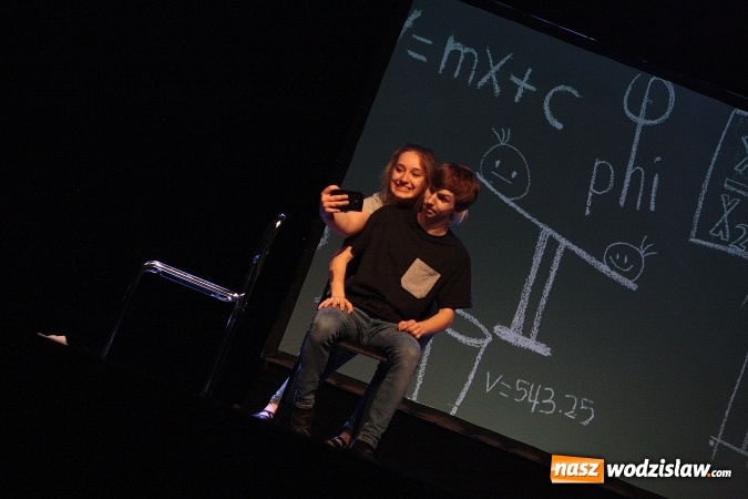 Zdjęcie w galerii na portalu naszwodzislaw.com: Jak odnaleźć się w cyberrzeczywistości? Teatr Szydło o nowych technologiach na scenie WCK wiadomości z regionu