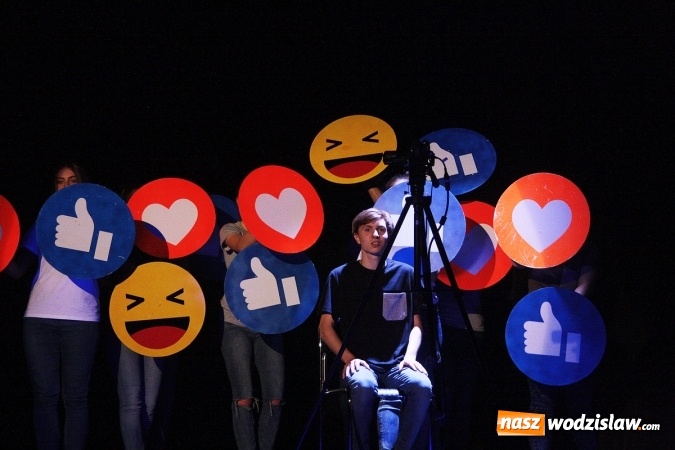 Zdjęcie w galerii na portalu naszwodzislaw.com: Jak odnaleźć się w cyberrzeczywistości? Teatr Szydło o nowych technologiach na scenie WCK wiadomości z regionu