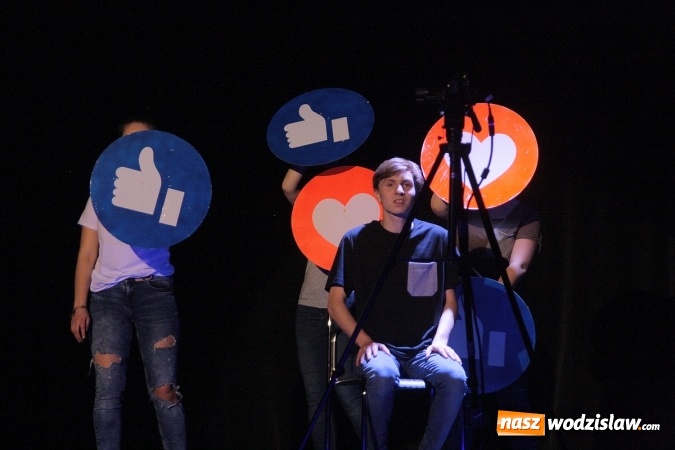 Zdjęcie w galerii na portalu naszwodzislaw.com: Jak odnaleźć się w cyberrzeczywistości? Teatr Szydło o nowych technologiach na scenie WCK wiadomości z regionu
