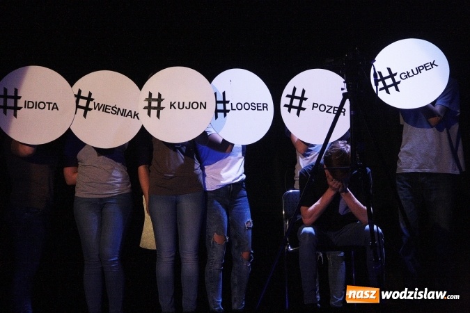 Zdjęcie w galerii na portalu naszwodzislaw.com: Jak odnaleźć się w cyberrzeczywistości? Teatr Szydło o nowych technologiach na scenie WCK wiadomości z regionu