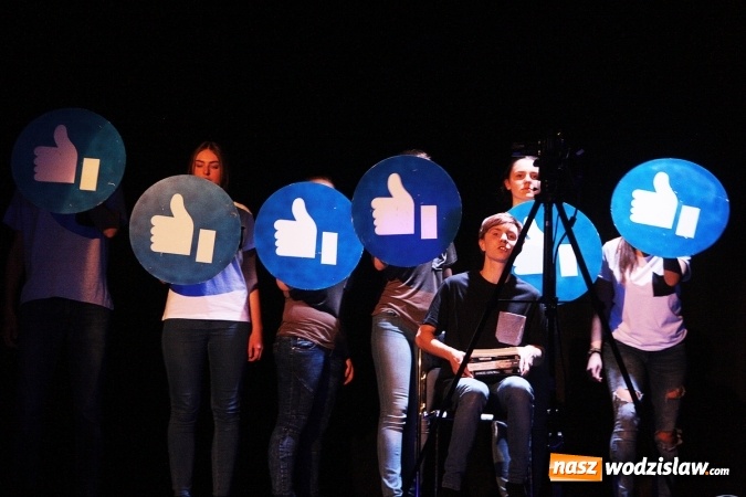 Zdjęcie w galerii na portalu naszwodzislaw.com: Jak odnaleźć się w cyberrzeczywistości? Teatr Szydło o nowych technologiach na scenie WCK wiadomości z regionu