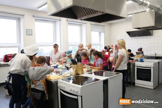 Zdjęcie w galerii na portalu naszwodzislaw.com: ZSP numer 2 w Rydułtowach: przygotowywali smakołyki wiadomości z regionu