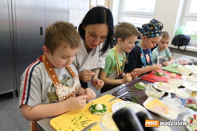 Zdjęcie w galerii na portalu naszwodzislaw.com: ZSP numer 2 w Rydułtowach: przygotowywali smakołyki wiadomości z regionu