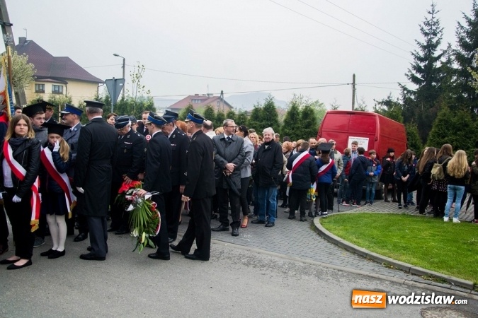 Zdjęcie w galerii na portalu naszwodzislaw.com: Święto Flagi, 96. rocznica wybuchu III Powstania Śląskiego, rocznica uchwalenia Konstytucji 3 Maja oraz Święto św. Floriana. Uroczystości w Rydułtowach wiadomości z regionu